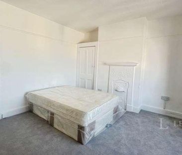 Russell Rise, Luton, Bedfordshire, LU1 - Photo 1