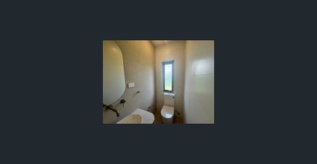 Modern 3-Bedroom House in Campsie - Photo 5