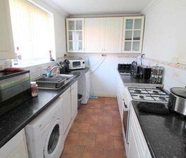 2 Bed Semi-Detached House, Finborough Road, L4 - Photo 5