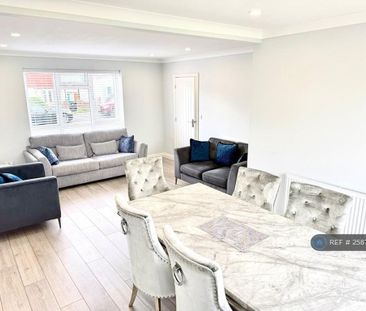 3 bedroom semi-detached house to rent - Photo 2