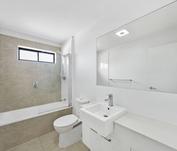 Stunning 2 bedroom 2 bathroom Apartment at Forests Edge - Photo 4