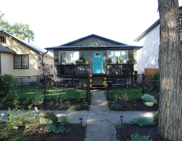 Immaculate 2 bedroom basement suite with private fenced yard and barbecue area. | 11526 88 Street, Edmonton - Photo 1