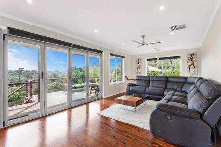 Spacious Family Home - Photo 4