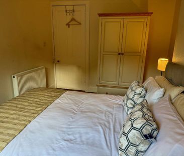 2 Bed Flat - Photo 4