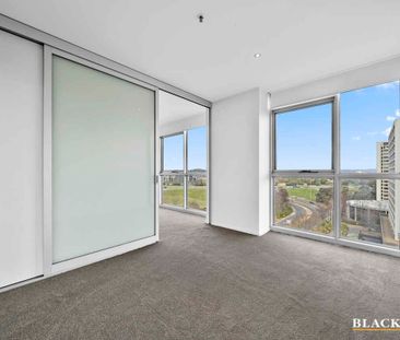 IMPRESSIVE 9th FLOOR + LAKE VIEWS - SPACIOUS FLOORPLAN - Photo 4