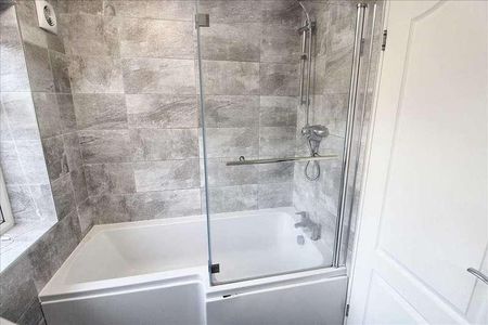 Moorfields Avenue, Eastwood, Nottingham, NG16 - Photo 2