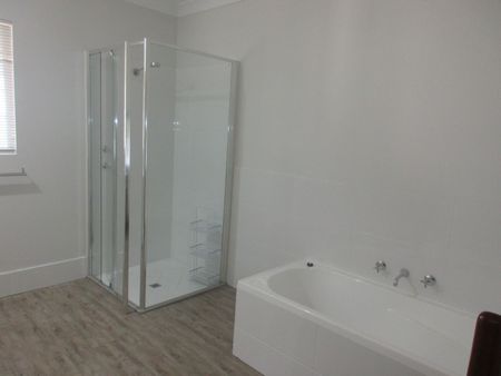 QUALITY LARGE RURAL HOMESTEAD WITH MODERN FIXTURES AND FITTINGS - Photo 2