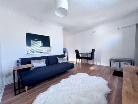 Meon Close, Petersfield, Hampshire, GU32 - Photo 2