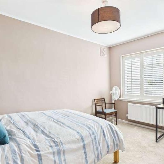 Larchfield Road, Maidenhead, Berkshire, SL6 - Photo 1