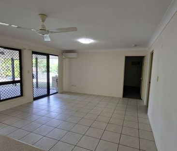 SPACIOUS 4 BEDROOM BRICK HOME. - Photo 2
