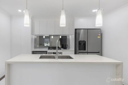 Modern Renovated Family Home - Photo 4