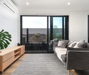 Boutique Bliss in Convenient Bayside Locale - Photo 1