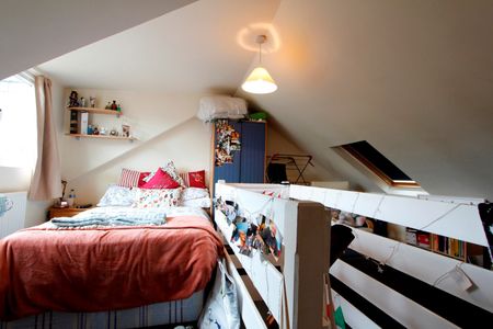 4 Bed Terraced House, Grange Avenue, RG6 - Photo 5