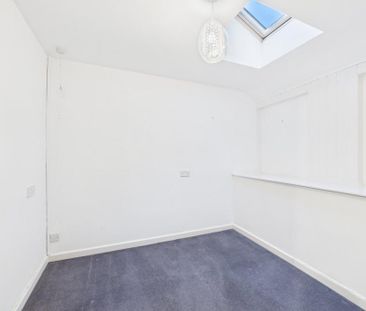 2 bedroom maisonette to rent - Photo 2