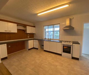 3 bedroom end of terrace house to rent - Photo 6