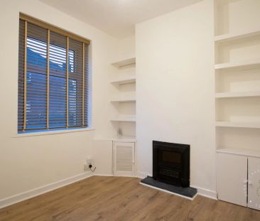 2 Bedroom House - Terraced - Photo 3