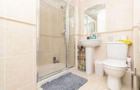 3 bedroom flat to rent - Photo 5