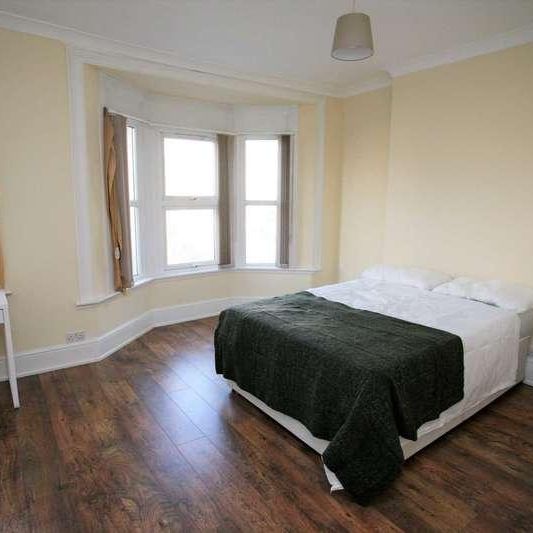 Acquire Estate Agents Amazing Mossford Street House, E3 - Photo 1