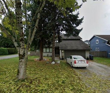 Beautiful Two Storey/3 Bedroom Plus Den Home in Heart of Semiahmoo ... - Photo 4