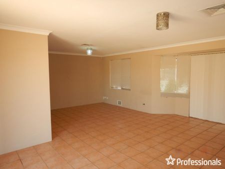 65 Forest Lakes Drive, Thornlie WA 6108 - Photo 2