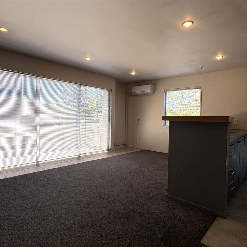 Three Bedroom Apartment in the City Centre! - Photo 1