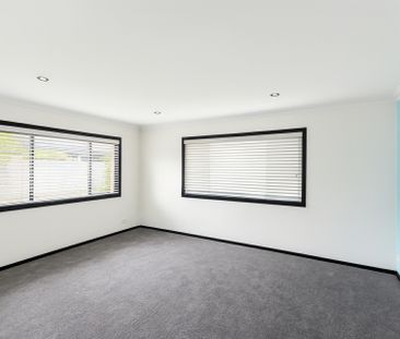 Spacious Family Home in Prime Cranbourne East Location - Photo 3
