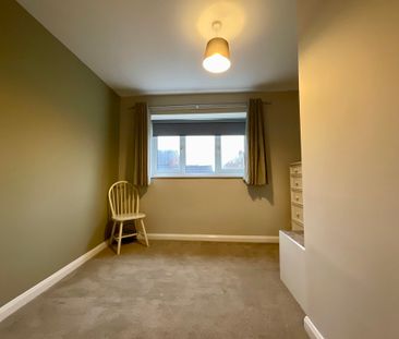 2 bedroom Mid Terraced House to let - Photo 6