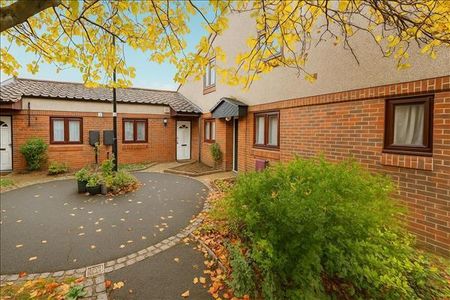 Community Road, Greenford - Photo 3