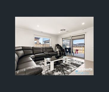 Spacious 4 Bedroom Home in Wollert - Photo 4