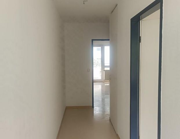 2 ZKB, Einbauküche mit großen Balkon - Photo 1