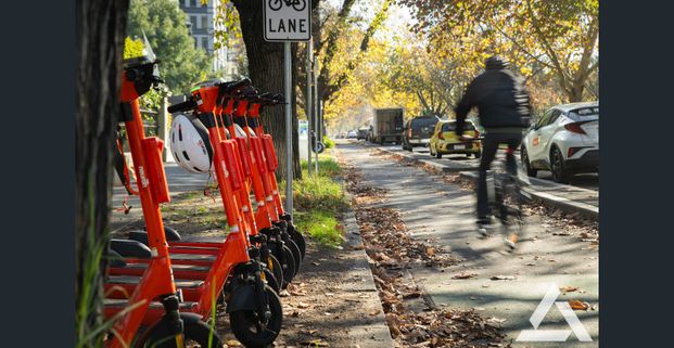 Stylish Apartment in Prime St Kilda Road Location *Utilities Included!* - Photo 1
