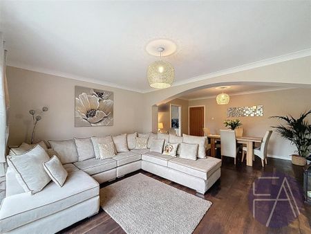 4 bedroom detached house to rent - Photo 5
