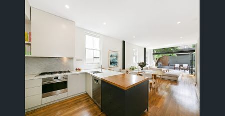 Stunning family home in sought after location - Photo 3