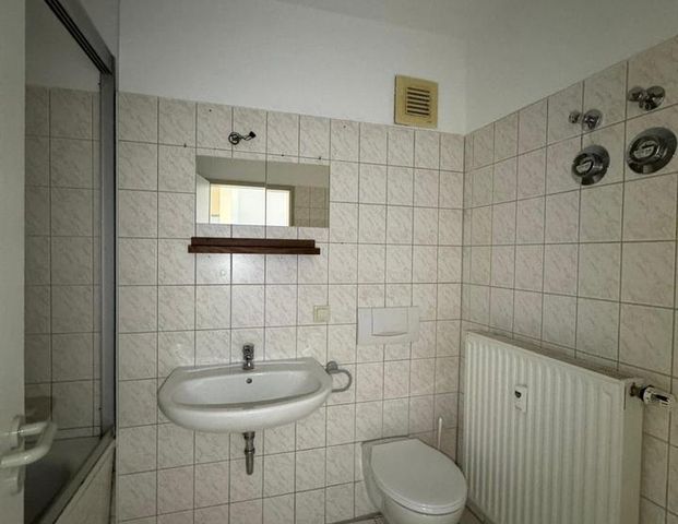 Einbauküche & Kostenfreier Stellplatz: 3-Raumwohnung in der Nähe vom Florpark Magdeburg - Photo 1