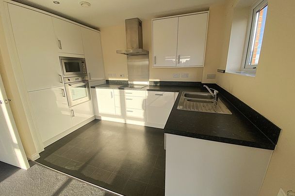 Long Down Avenue - Photo 1
