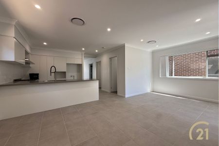 Brand New 4 Bedroom Home&comma; Located in Austral&excl; - Photo 2