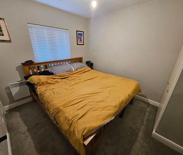 2 bedroom coach house to rent - Photo 3