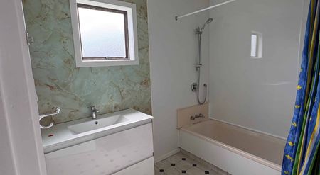 Upstairs Downstairs - Photo 4