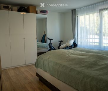 Moderne 4½-Zimmer-Wohnung mit Gartenteil, Terrasse und Bergsicht - Photo 6