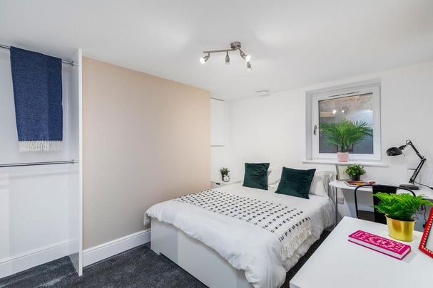 6 bedroom house to rent - Photo 1