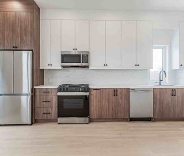 712 Eglinton Avenue East apartment — Toronto, ON (3-Bedroom) - 3 Bedroom - Photo 4