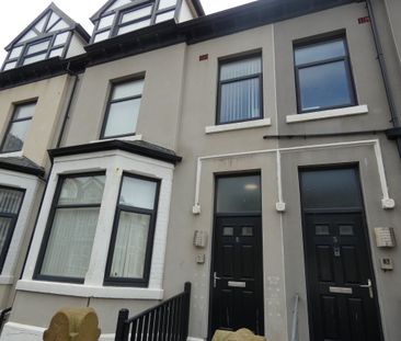 Kirby Rd Flat C - Photo 4