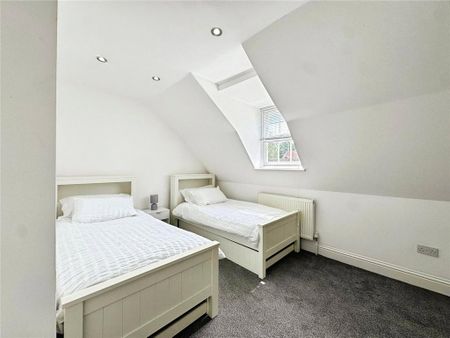 4 bedroom end of terrace house to rent - Photo 3