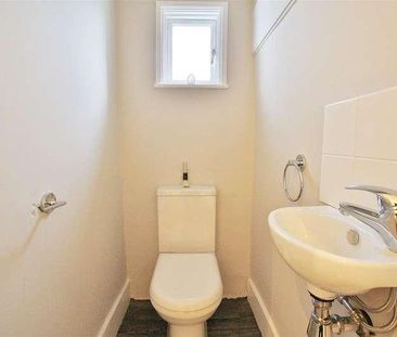 Seaview Road, Leigh On Sea, Essex, SS9 - Photo 3