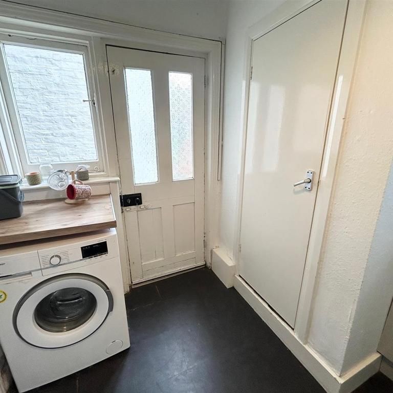 5 bedroom property to rent - Photo 1