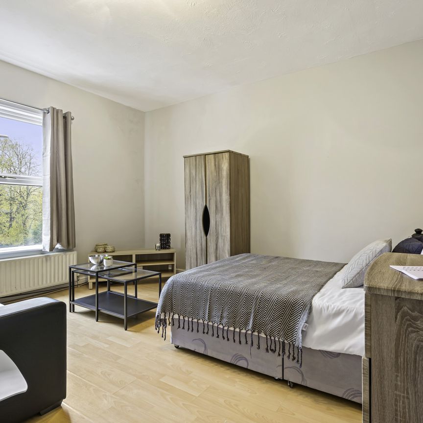 2 MOOR VIEW Leeds - LS6 1AQ - Photo 1