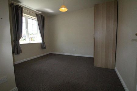 3 bedroom detached house to rent - Photo 2