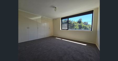 Large Space, Clean Two Bed Bayside Home - Photo 3