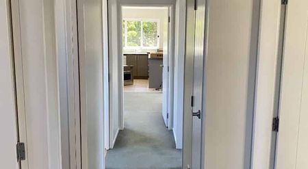 Sunny, Quiet, and Cozy House for Rent! - Photo 2