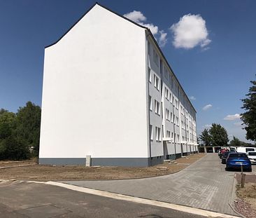 Sonnige 3 Zimmer-Wohnung mit Balkon in 06118 Halle-Tornau sucht neue Bewohner! - Foto 1